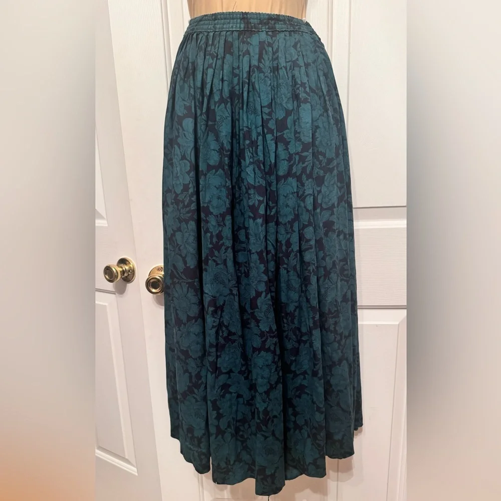 Laura Ashley / vintage pleated midi skirt / Size L / Made in Great Britain
